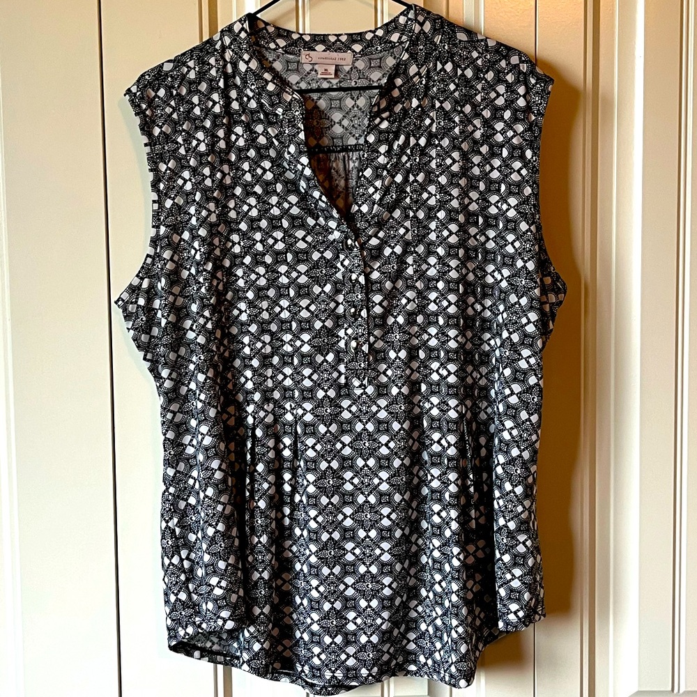 db Black and White sleeveless blouse with button detail